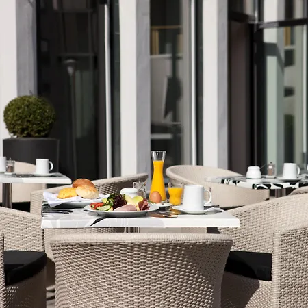 Intercityhotel Otel 4*