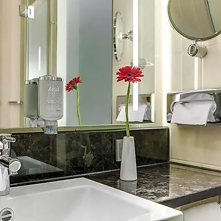 Intercityhotel Otel 4*