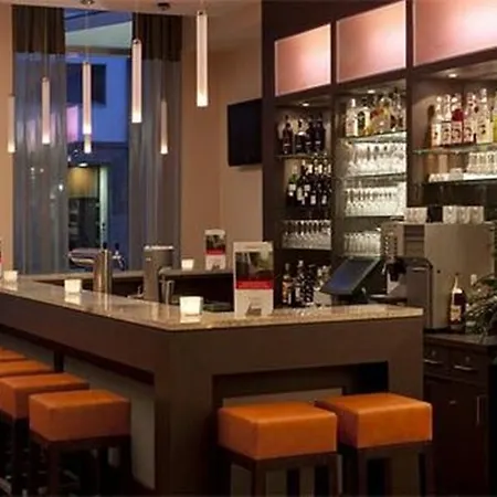 Intercityhotel Otel 4*